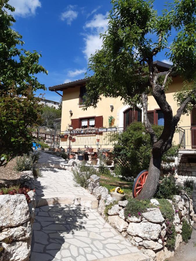 Il Girasole Acomodação com café da manhã Castelvecchio Calvisio Exterior foto